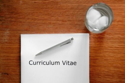 Como Fazer um Bom Currículo Usando IA e Aumentar Suas Chances de Contratação application, curriculum vitae, interview, job interview, nobody, ballpoint pen, desk, curriculum vitae, curriculum vitae, curriculum vitae, curriculum vitae, curriculum vitae, interview, interview, interview, job interview, job interview